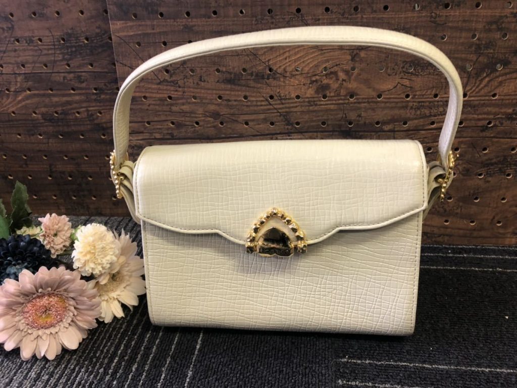 H◇ungaro ウンガロ ハンドバッグ カバン ハート ゴールド金具 小ぶり 