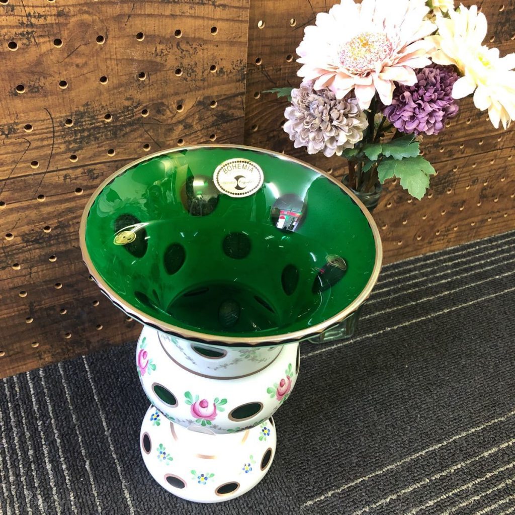 ボヘミアハンドメイドガラス花瓶